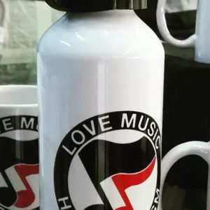 Botellas de aluminio sublimadas Ama la Música Odia el Fascismo