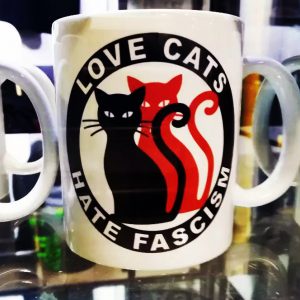 Tazas Ama los gatos odia el fascismo